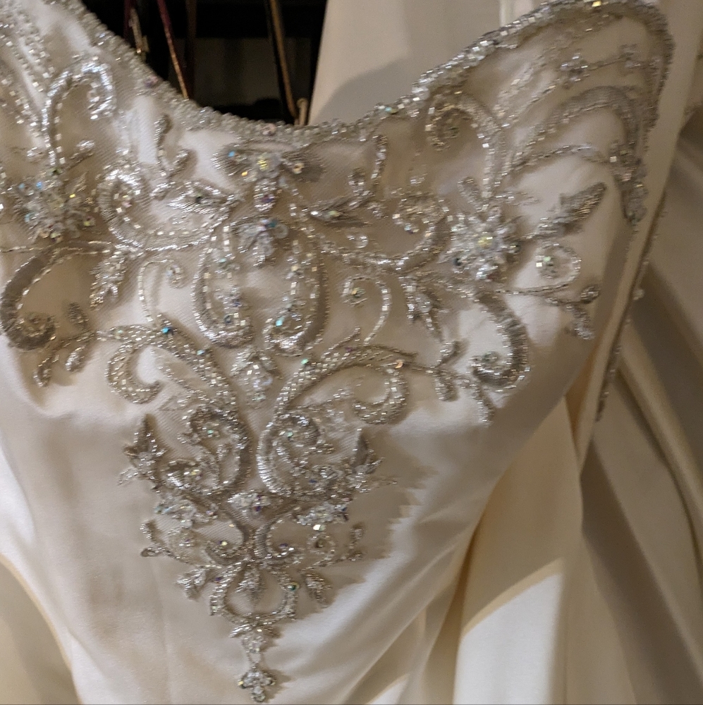 Alfred Angelo Piccione Wedding Dress